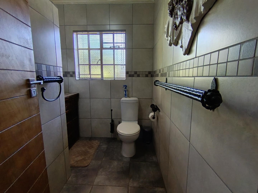 5 Bedroom Property for Sale in Langenhovenpark Free State